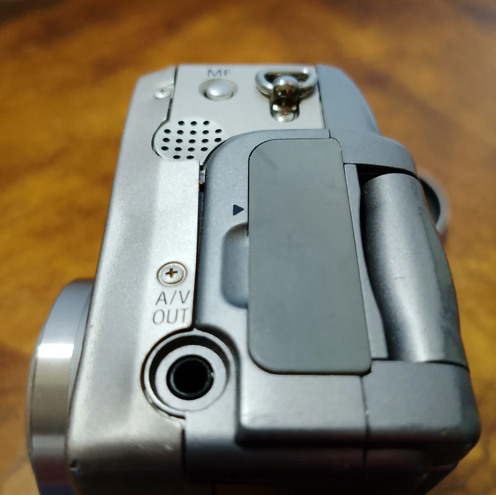 Canon PowerShot G2 Digital Camera - Silver